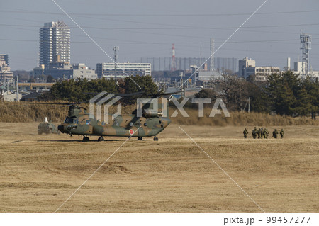 チヌーク 車両懸架　離島奪還演習 島嶼防衛 99457277