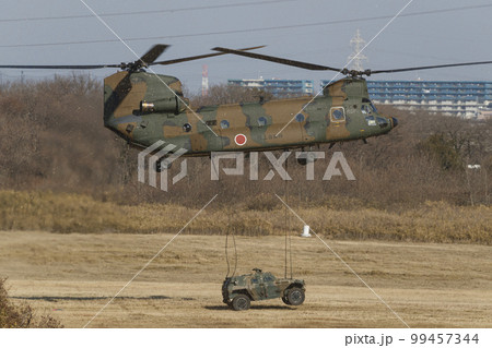 チヌーク 車両懸架　離島奪還演習 島嶼防衛 99457344