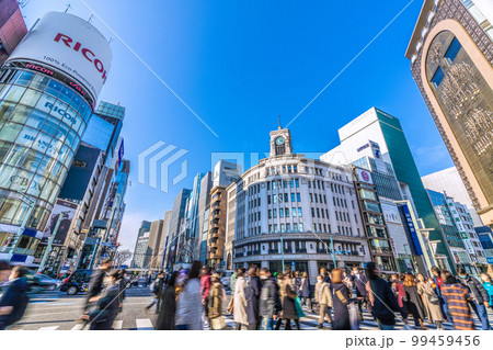 日本の東京都市景観 銀座。三愛閉館。マスク妄想の呪縛から解放なるか…屋外室内等マスク不要！＝20日 99459456