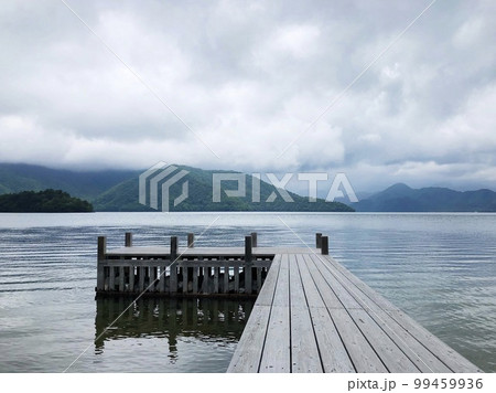 イタリア大使館別荘記念公園の湖 99459936