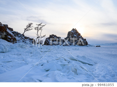 evening light through the trees and rocks. Winter Baikal. Small sea. 99461055