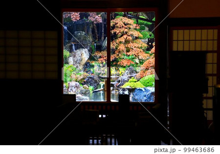 紅葉が映える… 造り酒屋の日本庭園 紅葉が映える… 造り酒屋の日本庭園 99463686