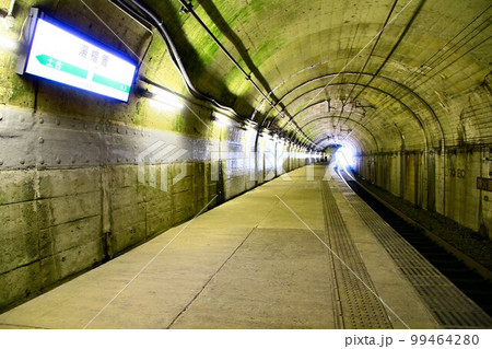 トンネルに駅!?上越線の秘境駅… 上越線・湯檜曽駅 99464280