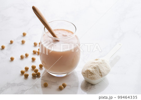 プロテインドリンクやスムージーのイメージ素材 99464335