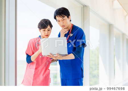 医師と看護師の医療イメージ 99467698