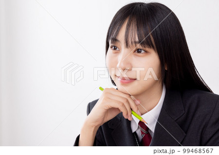 授業を受ける女子高生 授業を受ける女子高生 99468567