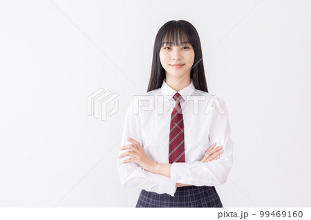 腕組みをする女子高生 腕組みをする女子高生 99469160