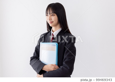 勉強道具を持つ女子高生 勉強道具を持つ女子高生 99469343