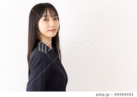 振り返るビジネスウーマン 99469483