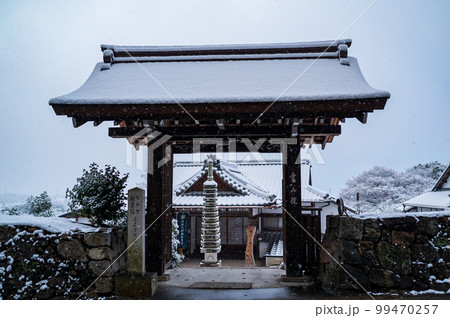雪の積もった　霊山院 99470257
