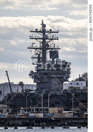 神奈川県横須賀市の横須賀基地に停泊し修理・メンテナンス中のアメリカ海軍原子力空母ロナルド・レーガン 神奈川県横須賀市の横須賀基地に停泊し修理・メンテナンス中のアメリカ海軍原子力空母ロナルド・レーガン 99474099