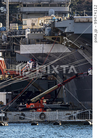 神奈川県横須賀市の横須賀基地に停泊し修理・メンテナンス中のアメリカ海軍原子力空母ロナルド・レーガン 神奈川県横須賀市の横須賀基地に停泊し修理・メンテナンス中のアメリカ海軍原子力空母ロナルド・レーガン 99474112