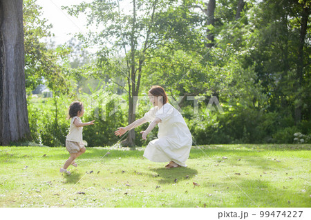 臨月のママと娘 臨月のママと娘 99474227