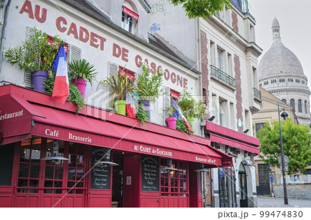 モンマルトルの風景 (フランス、パリ) 99474830