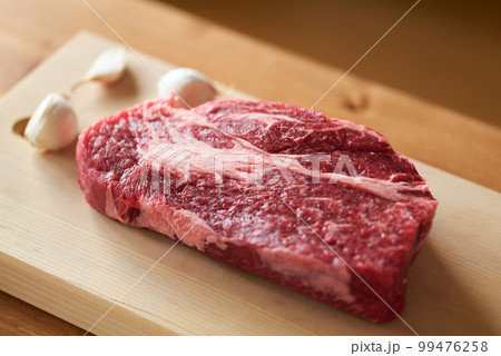 アメリカ産アンガス牛 肩ロースステーキ用 厚切り肉 アメリカ産アンガス牛 肩ロースステーキ用 厚切り肉 99476258