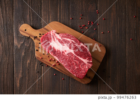 アメリカ産アンガス牛 肩ロースステーキ用 厚切り肉 アメリカ産アンガス牛 肩ロースステーキ用 厚切り肉 99476263