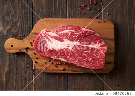 アメリカ産アンガス牛 肩ロースステーキ用 厚切り肉 アメリカ産アンガス牛 肩ロースステーキ用 厚切り肉 99476265