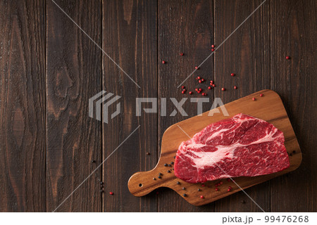 アメリカ産アンガス牛 肩ロースステーキ用 厚切り肉 アメリカ産アンガス牛 肩ロースステーキ用 厚切り肉 99476268