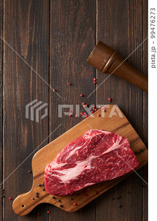 アメリカ産アンガス牛 肩ロースステーキ用 厚切り肉 アメリカ産アンガス牛 肩ロースステーキ用 厚切り肉 99476273