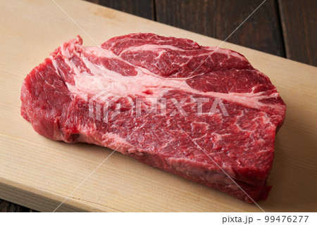 アメリカ産アンガス牛 肩ロースステーキ用 厚切り肉 アメリカ産アンガス牛 肩ロースステーキ用 厚切り肉 99476277