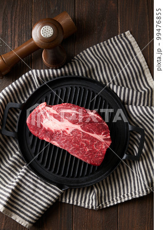 アメリカ産アンガス牛 肩ロースステーキ用 厚切り肉 アメリカ産アンガス牛 肩ロースステーキ用 厚切り肉 99476855