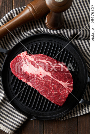 アメリカ産アンガス牛 肩ロースステーキ用 厚切り肉 アメリカ産アンガス牛 肩ロースステーキ用 厚切り肉 99476857