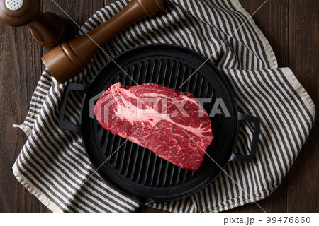 アメリカ産アンガス牛 肩ロースステーキ用 厚切り肉 アメリカ産アンガス牛 肩ロースステーキ用 厚切り肉 99476860