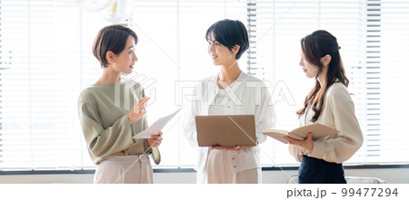 ビジネス 女性 打合せ ビジネス 女性 打合せ 99477294