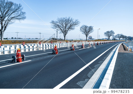 幹線道路の車線を増やす工事 国道17号上武道路上り方向 2023.02 c-4 クールカラー 幹線道路の車線を増やす工事 国道17号上武道路上り方向 2023.02 c-4 クールカラー 99478235