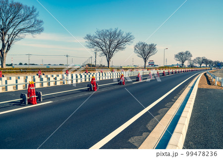 幹線道路の車線を増やす工事 国道17号上武道路上り方向 2023.02 c-5 暖色加味 幹線道路の車線を増やす工事 国道17号上武道路上り方向 2023.02 c-5 暖色加味 99478236
