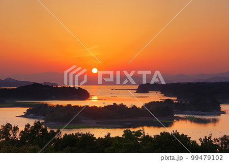 伊勢志摩国立公園あご湾に沈む夕日 Ver2 伊勢志摩国立公園あご湾に沈む夕日 Ver2 99479102
