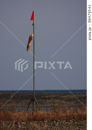 工事現場の吹流し　旗 99479541