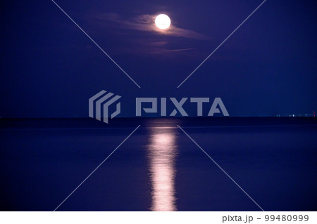 満月とムーンロード 99480999