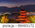 世界遺産安芸の宮島の五重塔と紅葉(ライトアップ) 99483172