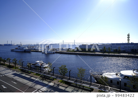 インターコンチネンタル横浜ピア8から臨む横浜港の朝 99483422