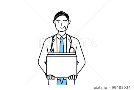 段ボールを運ぶ作業をする聴診器をかけた白衣の男性医師、シニア・中高年のベテラン医師 99485034