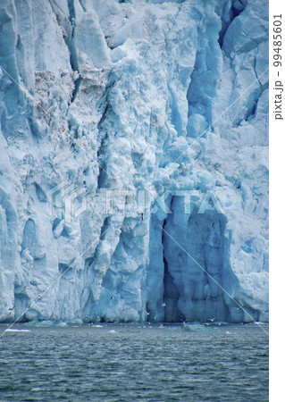 Deep Blue Glacier, Nordvest-Spitsbergen National Park, Norway Deep Blue Glacier, Nordvest-Spitsbergen National Park, Norway 99485601