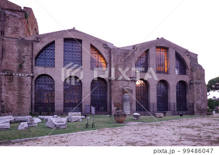 ミケランジェロが設計したローマのサンタ・マリア・デランジェリ・エ・デイ・マルティーリ聖堂 99486047