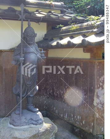 帝釈天像の前に写ったオーブ 99486347