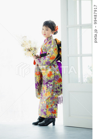 着物の女の子 99487917