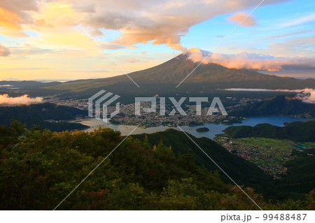 御坂山地から見る夜明けの富士山 御坂山地から見る夜明けの富士山 99488487