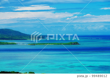 沖縄県小浜島西大岳から見た西表島方面の景色 沖縄県小浜島西大岳から見た西表島方面の景色 99489012