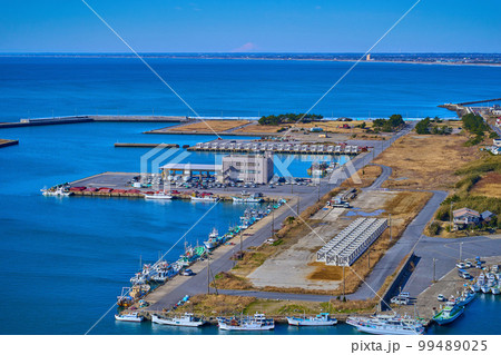 千葉県旭市の飯岡刑部岬(ぎょうぶみさき)から西側の眺望(飯岡漁港,旭市,富士山など) 千葉県旭市の飯岡刑部岬(ぎょうぶみさき)から西側の眺望(飯岡漁港,旭市,富士山など) 99489025