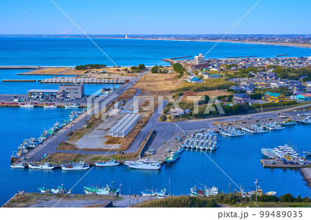 千葉県旭市の飯岡刑部岬(ぎょうぶみさき)から西側の眺望(飯岡漁港,旭市,富士山など) 99489035