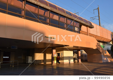 夕暮れの戸田公園駅前　埼玉 99490856