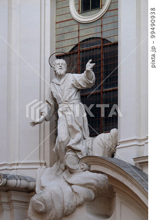 Stucco statue of St Francis Receiving the Stigmata on the facade of Santissime Stimmate di San Francesco church, Rome, Italy Stucco statue of St Francis Receiving the Stigmata on the facade of Santissime Stimmate di San Francesco church, Rome, Italy 99490938