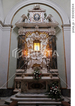 Virgin Mary, altar in Basilica of San Frediano, Lucca, Tuscany, Italy Virgin Mary, altar in Basilica of San Frediano, Lucca, Tuscany, Italy 99490944
