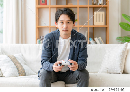 ゲーム　趣味　熱中　男性 99491464