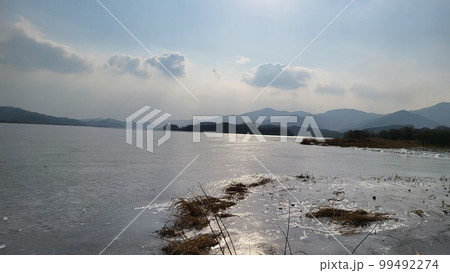 冬の風景 川 北漢江 99492274