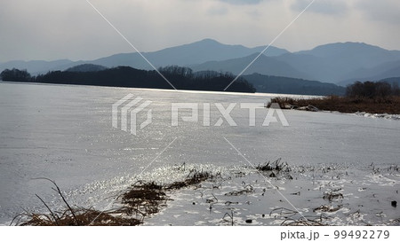 冬の風景 川 北漢江 99492279